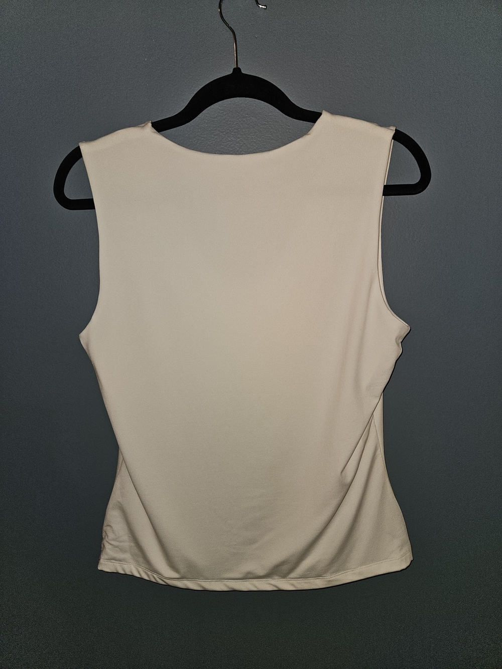Suzy Shier White V-Neck Sleeveless Tank Top - Picture 2 of 2